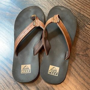 Boys’ Reef leather flip flops, size 4/5